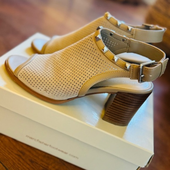 Marc Fisher PARSO Peep Toe Heels, 2.75" Size 8 - Picture 2 of 8